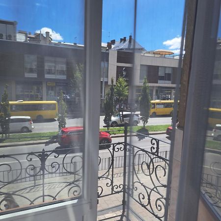 Двокімнатна Квартира Біля Оперного Театру Leopoli Esterno foto